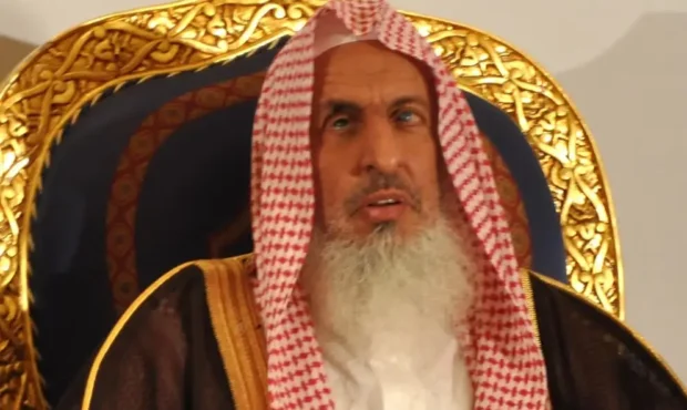 نماز میت بر پیکر مفتی اعظم عربستان سعودی توسط محمد بن سلمان