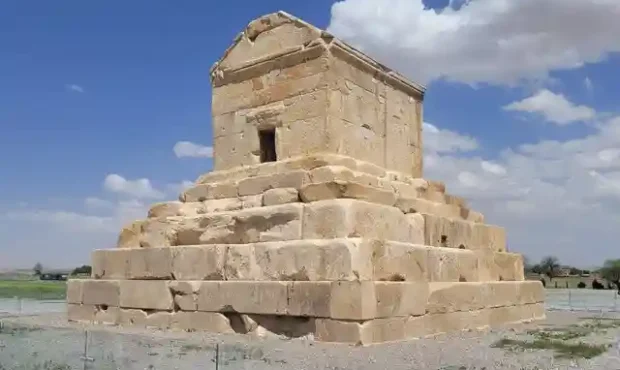 ۷ آبان روز بزرگداشت کوروش کبیر و منشور حقوق بشر ۷ آبان روز بزرگداشت کوروش کبیر و منشور حقوق بشر