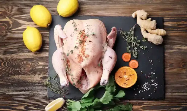 بوقلمون خام را نشویید ؛ نکات کلیدی ایمنی مواد غذایی طیور خام