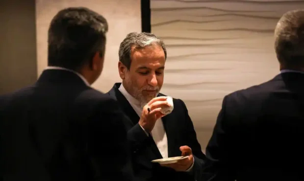 مصاحبه عباس عراقچی با اکونومیست : هم آماده جنگ هستیم و هم مذاکره