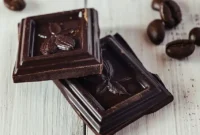 آیا شکلات تلخ به کند شدن روند پیری کمک می کند ؟