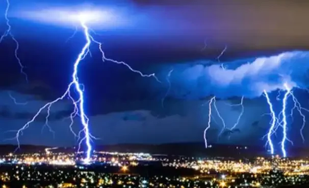 میله صاعقه‌گیر؛ تصمیمی کوچک که از خسارت‌های بزرگ جلوگیری می‌کند 