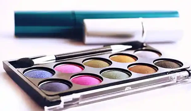 افشای وجود ذرات سمی در لوازم آرایشی اکلیل‌دار