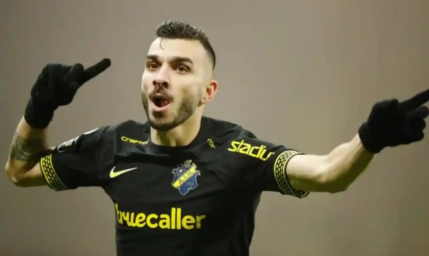 بمب نقل‌وانتقالاتی در راه تهران؛ پیشنهاد وسوسه‌انگیز استقلال برای جذب یوانیس پیتاس