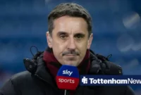 انتقاد تند گری نویل از توقف بازی تاتنهام و آرسنال در دربی