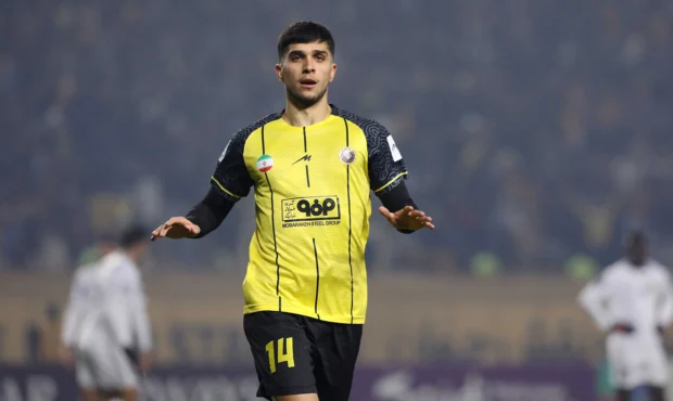 وحدت حنانوف جایگزین آریا یوسفی برابر پیکان وحدت حنانوف جایگزین آریا یوسفی برابر پیکان