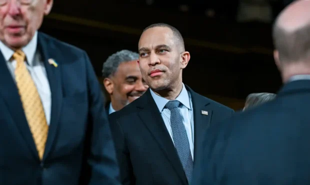 تلاش دموکرات‌ها برای محدود کردن اختیارات جنگی ترامپ علیه ایران