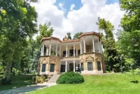 مدیر کاخ نیاوران : اشیاء کاخ نیاوران را به مخازن امن منتقل کردیم