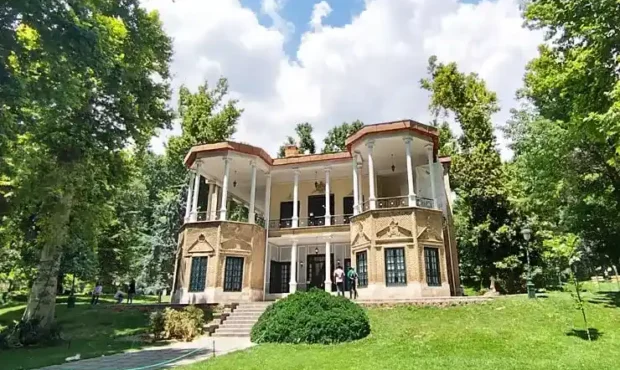 مدیر کاخ نیاوران : اشیاء کاخ نیاوران را به مخازن امن منتقل کردیم