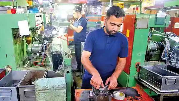 تمدید سه ماهه مجوزهای کسب و کار در شرایط جنگی