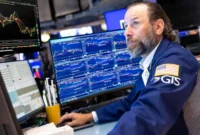 معاملات آتی وال‌استریت با روندی متفاوت آغاز شد